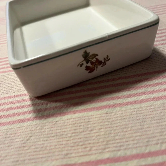 Wedgwood Eastern Flowers lidded box - Picture 5 of 10